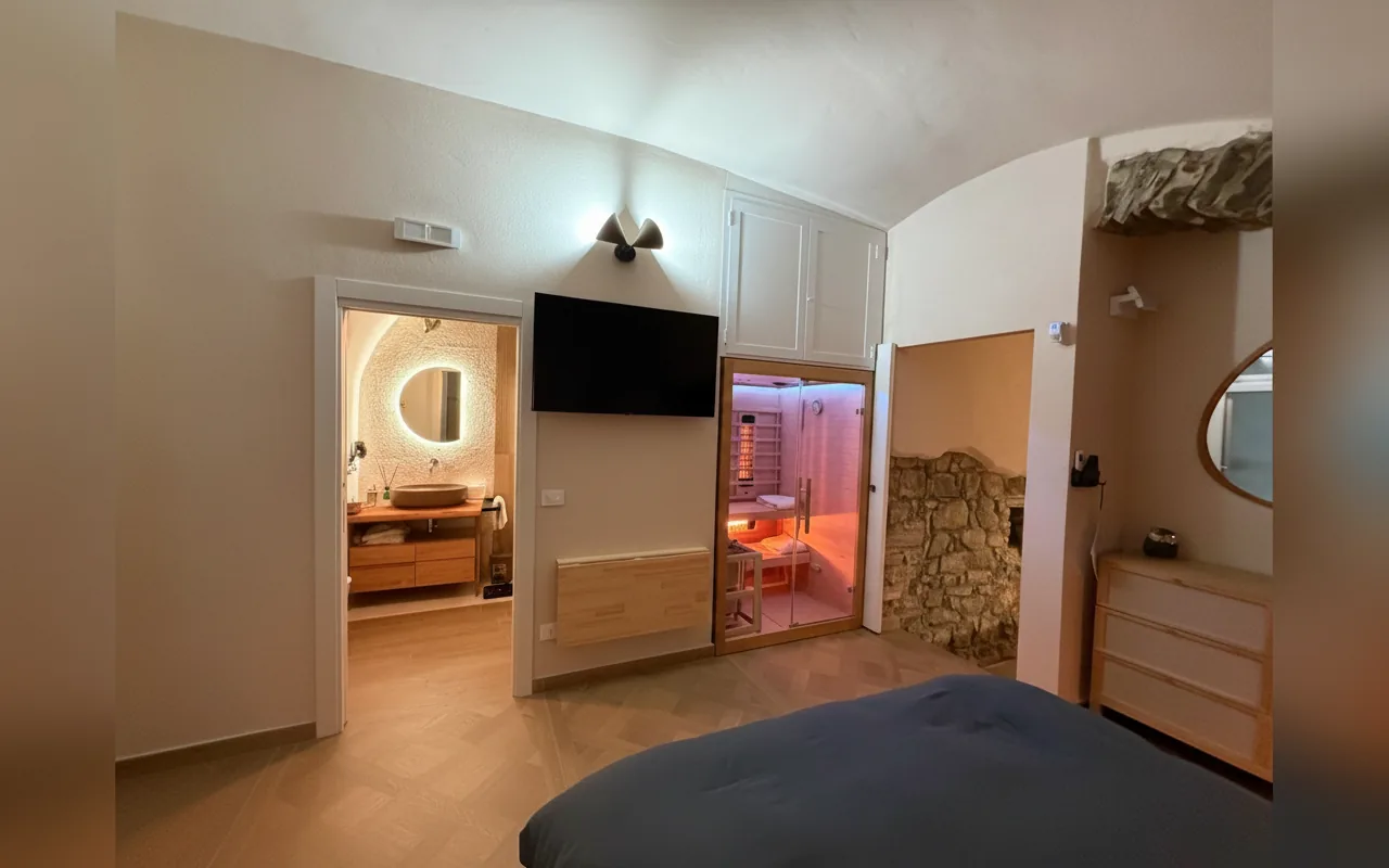 Camera con bagno privato — Casa Vacanza Zhurian, Ginestra (Basilicata) (foto 10)