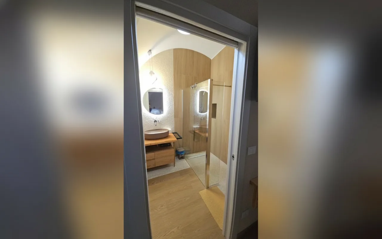 Camera con bagno privato — Casa Vacanza Zhurian, Ginestra (Basilicata) (foto 12)
