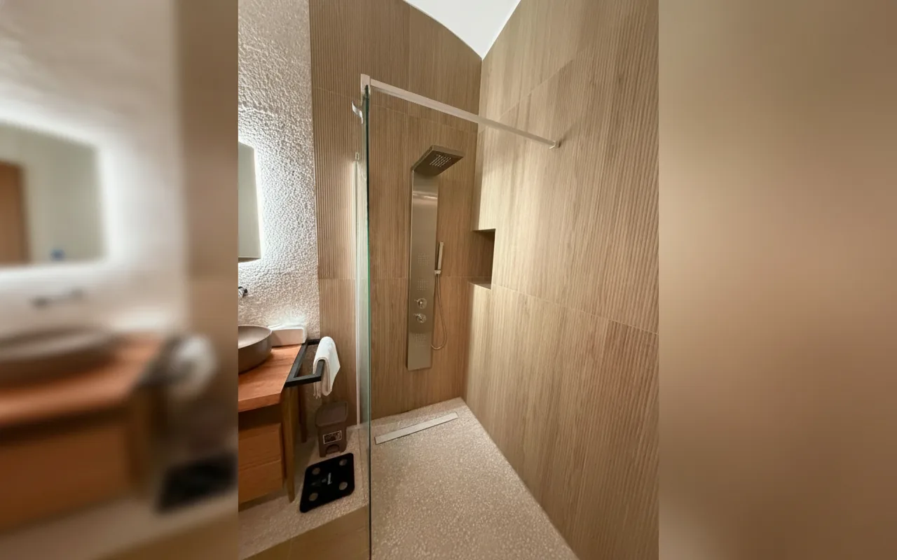 Camera con bagno privato — Casa Vacanza Zhurian, Ginestra (Basilicata) (foto 17)